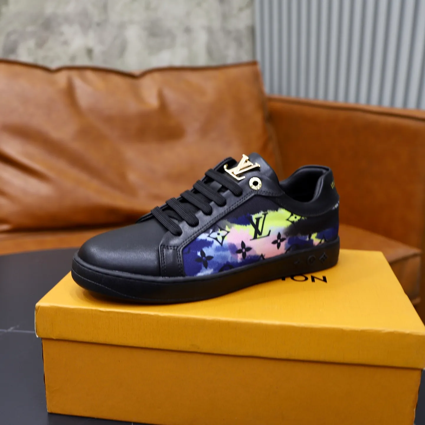 Ex-factory price: 400💰🙅‍♂️🙅‍♂️🙅‍♂️ Brand: LV Louis Vuitton Standard code: 38-44 (45 customized) Grade: Same as the official website Material: Original material splicing Comfortable and breathable lining Lightweight and wear-resistant sports outsole Style category: Men's fashionable casual shoes Running sneakers Distinguished luxury brand elements Top luxury Color: actual picture color